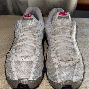 NIKE Shoes REAX RUN 5 Womens Size 7.5 White Silver Running Sneaker 407987-116